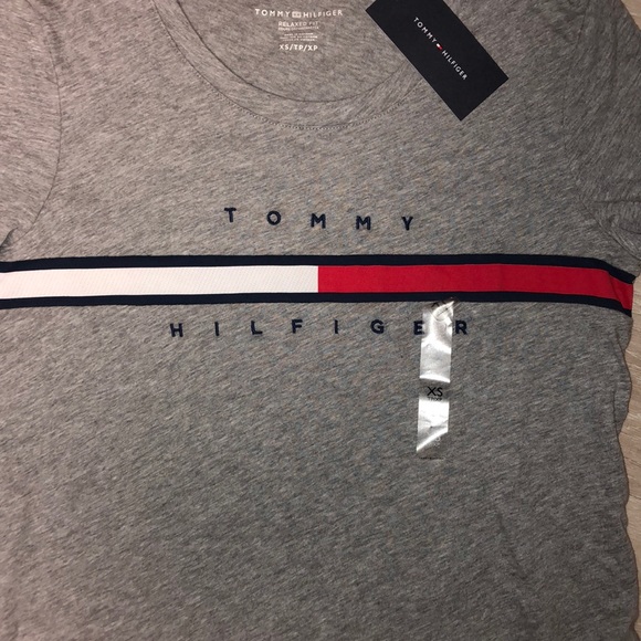 ⭐️3 For $15⭐️ NWT Tommy Hilfiger Relaxed Fit T- Shirt - Picture 2 of 4